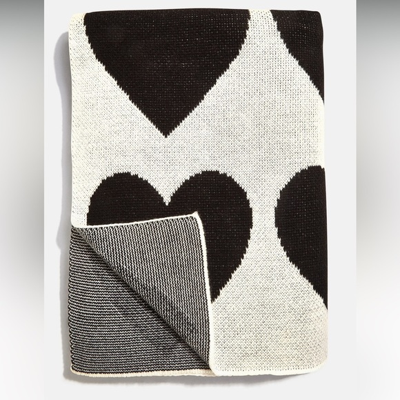 Baublebar Wrapped In Love Custom Heart Blanket Letter W - Picture 1 of 6